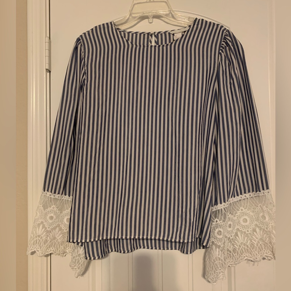 LIKE NEW l H&M Stripped Blue & White Long Sleeve Blouse w/Lace Detail l US 12